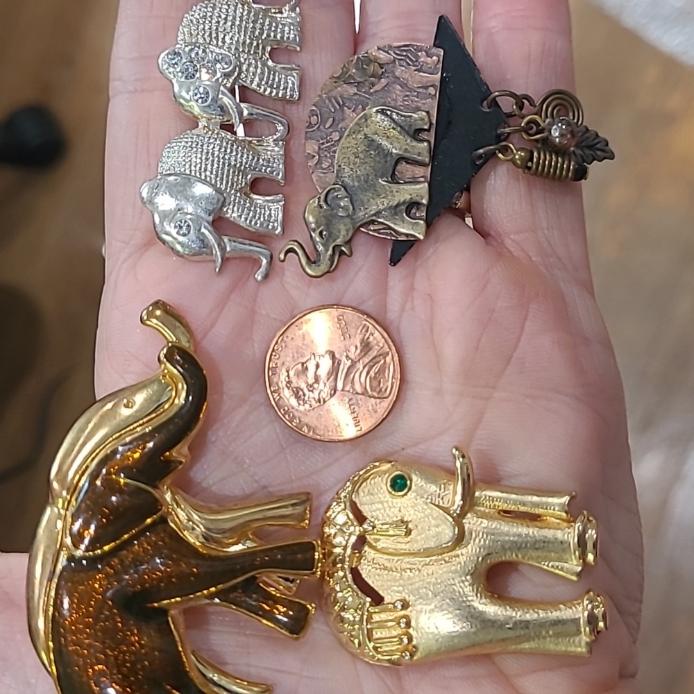 Bundle Lot of 5 Elephant Brooches Necklace Jewelry Vintage Goldtone & Silvertone - Picture 5 of 13